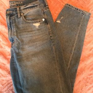 American Eagle light wash mom jeans